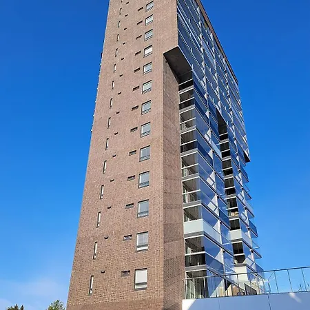 Origo Sky View, Ylimmaen Kerroksen Kattavasti Varusteltu Aivan Aseman Vieressae, Oulun Keskustan Laeheisyydessae