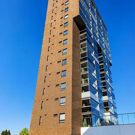 Origo Sky View, Ylimmaen Kerroksen Kattavasti Varusteltu Aivan Aseman Vieressae, Oulun Keskustan Laeheisyydessae